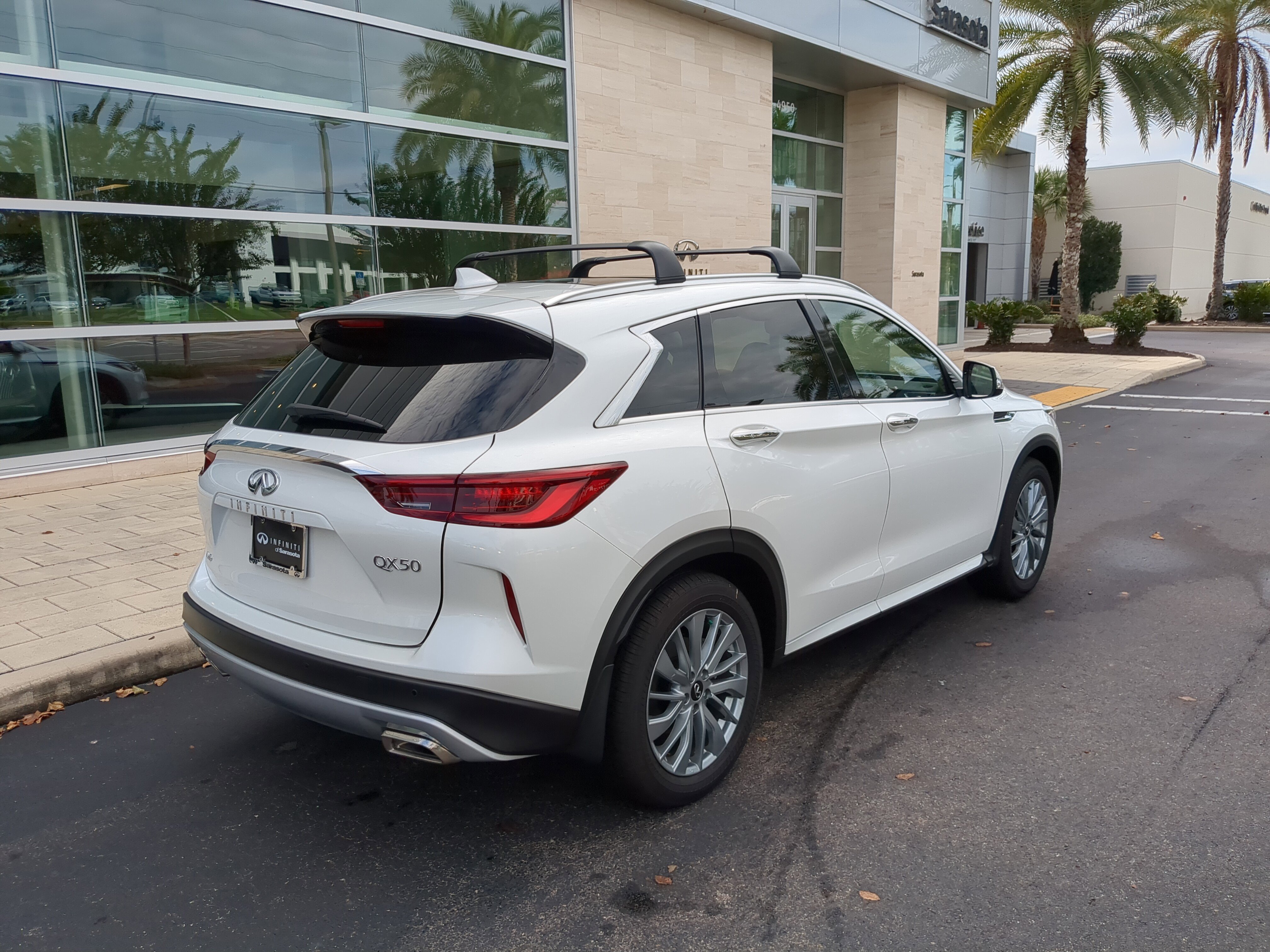 New 2025 INFINITI QX50 Luxe image 4