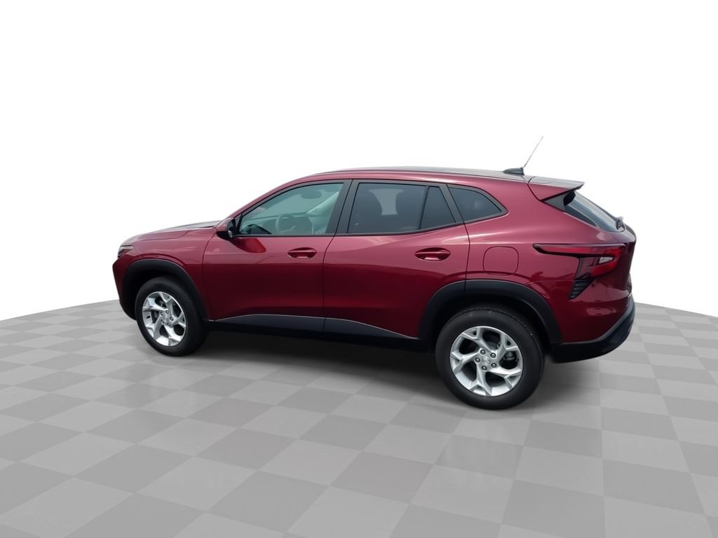 Used 2024 Chevrolet Trax LS w/ LS Convenience Package FWD image 6