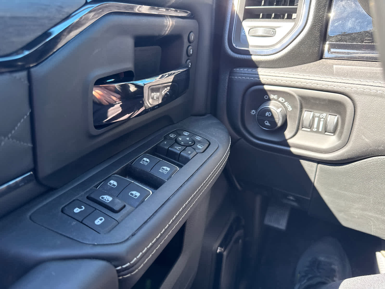 New 2026 RAM 3500 Limited AWD/4WD image 21