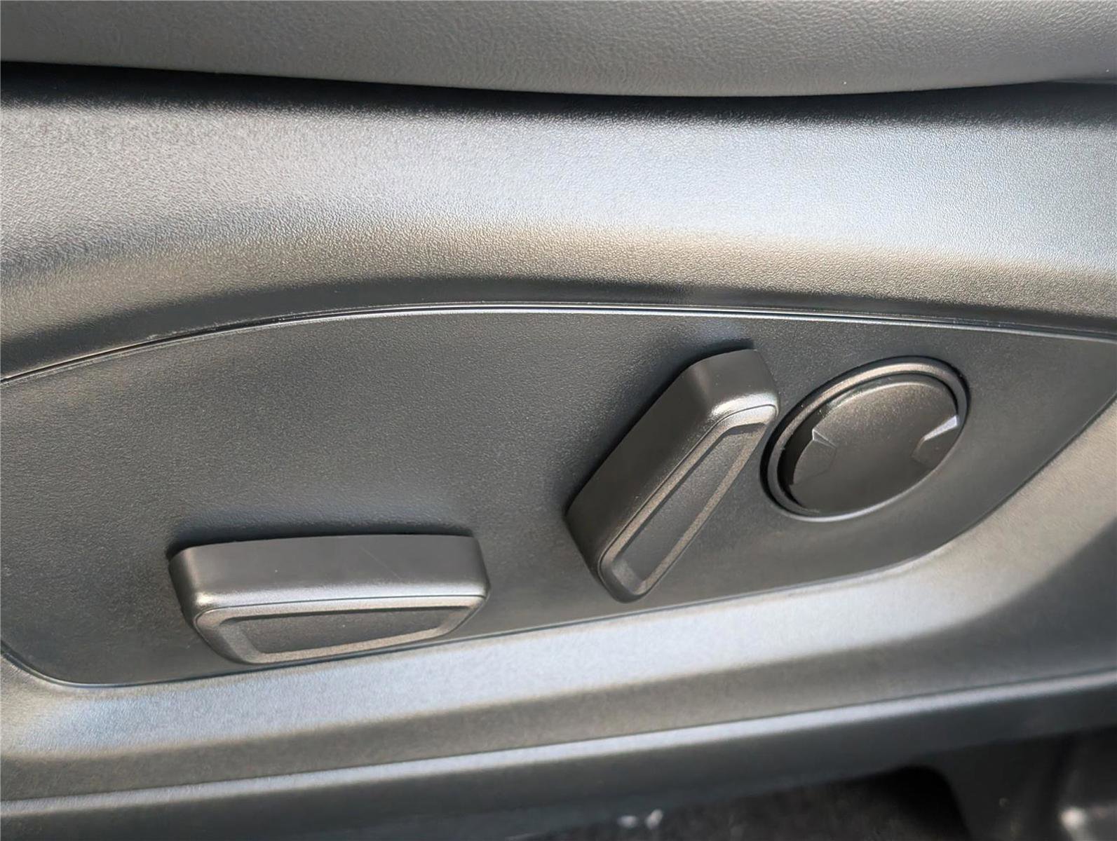 Used 2024 Ford Explorer XLT w/ Equipment Group 202A image 22