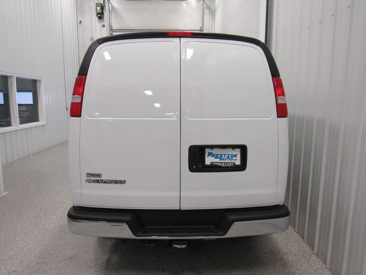 Used 2020 Chevrolet Express 3500 w/ Driver Convenience Package image 12