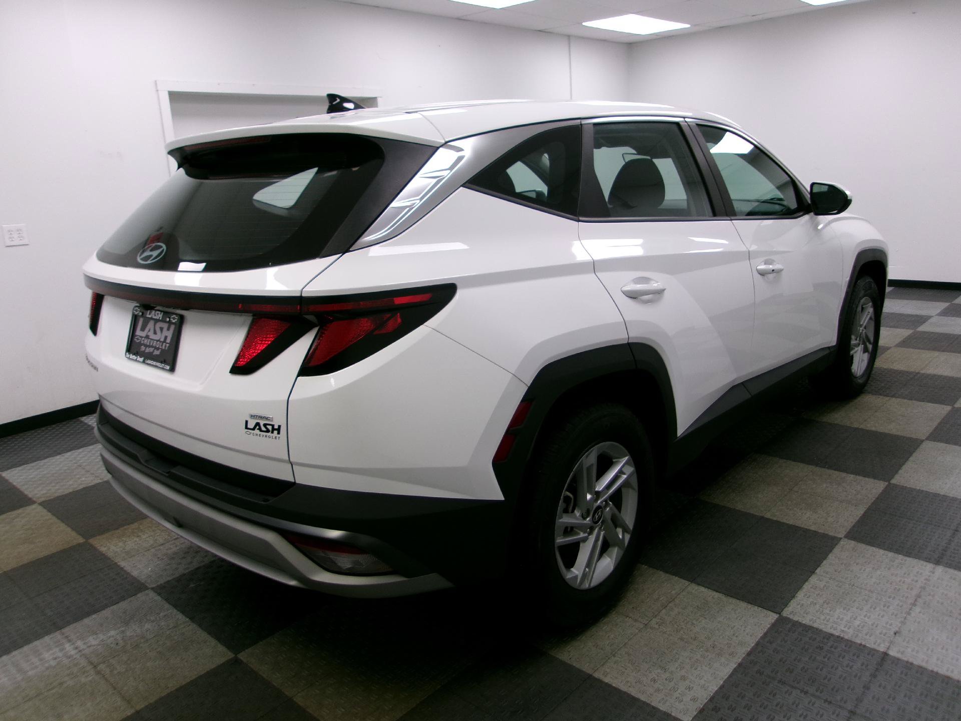 Used 2025 Hyundai Tucson SE AWD/4WD image 13