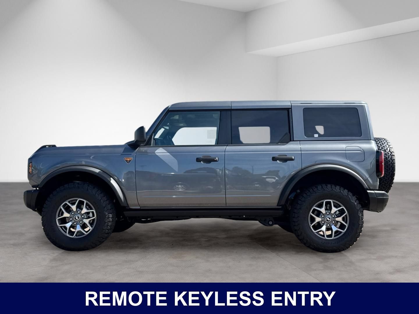 Used 2025 Ford Bronco Badlands AWD/4WD image 3