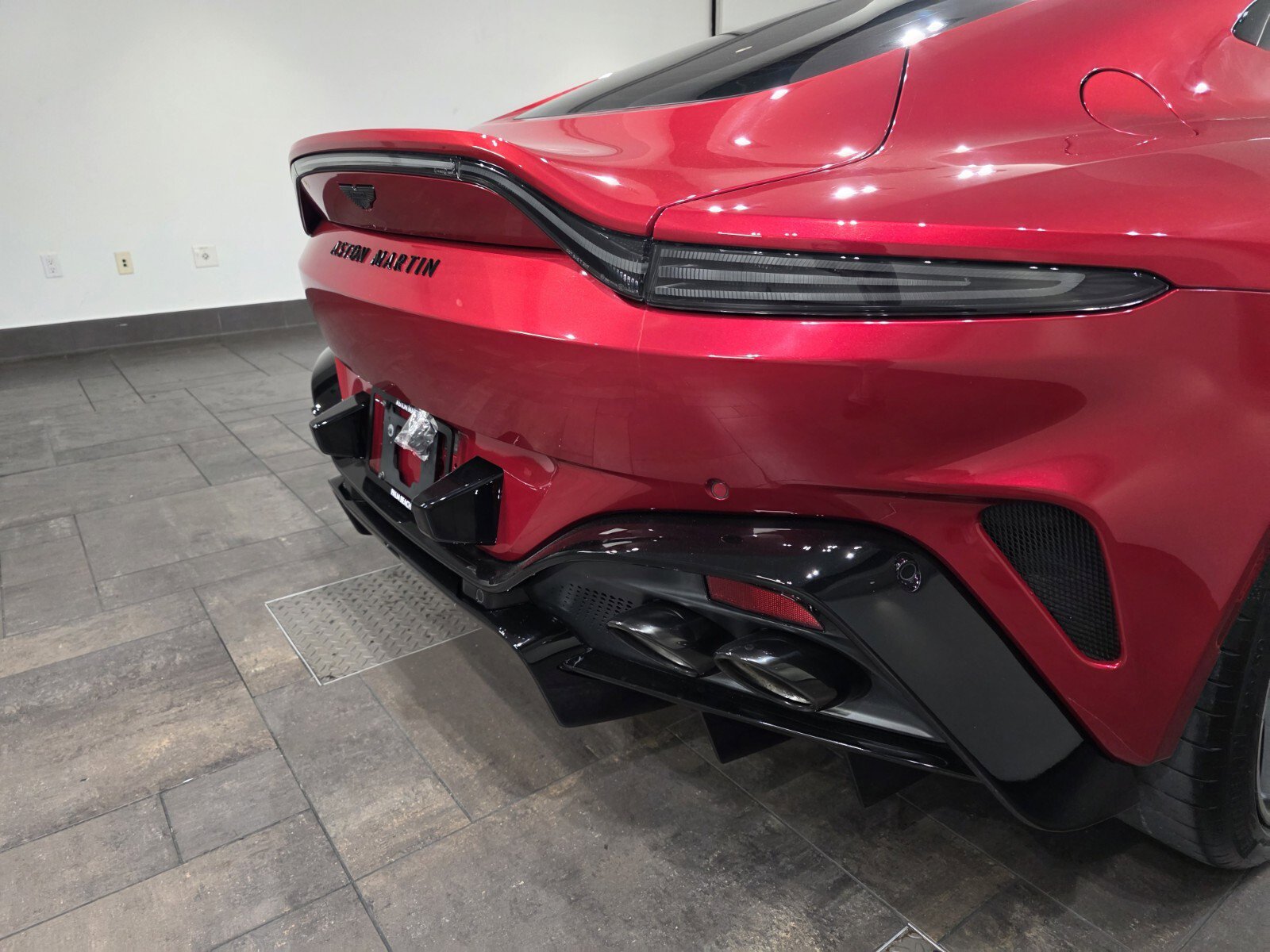 Used 2025 Aston Martin V8 Vantage Coupe image 8