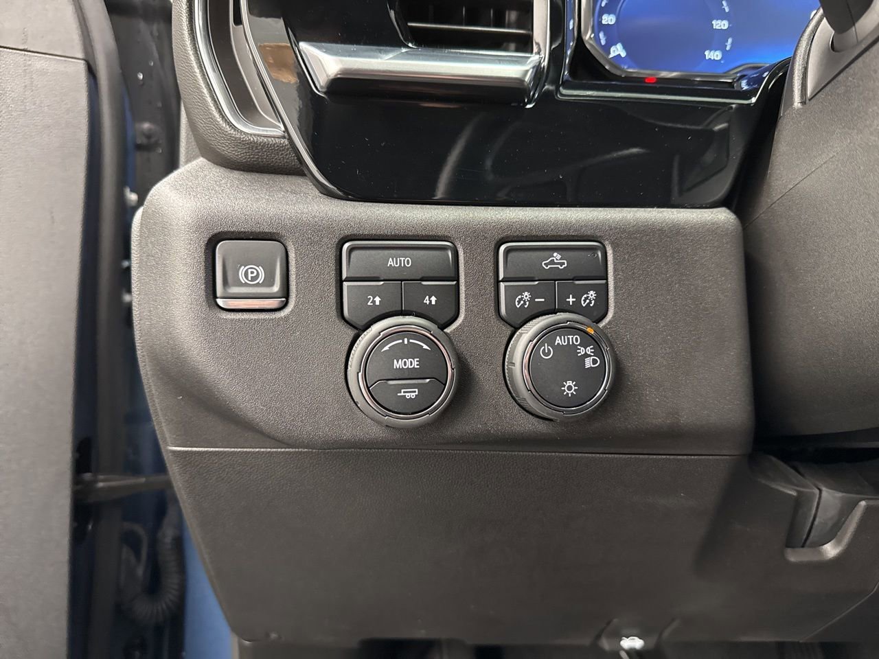 Used 2024 Chevrolet Silverado 1500 LT image 32