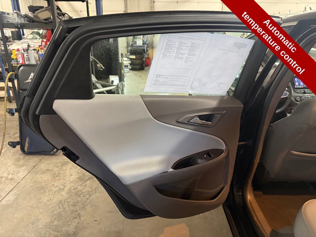 Used 2021 Chevrolet Malibu LT image 29