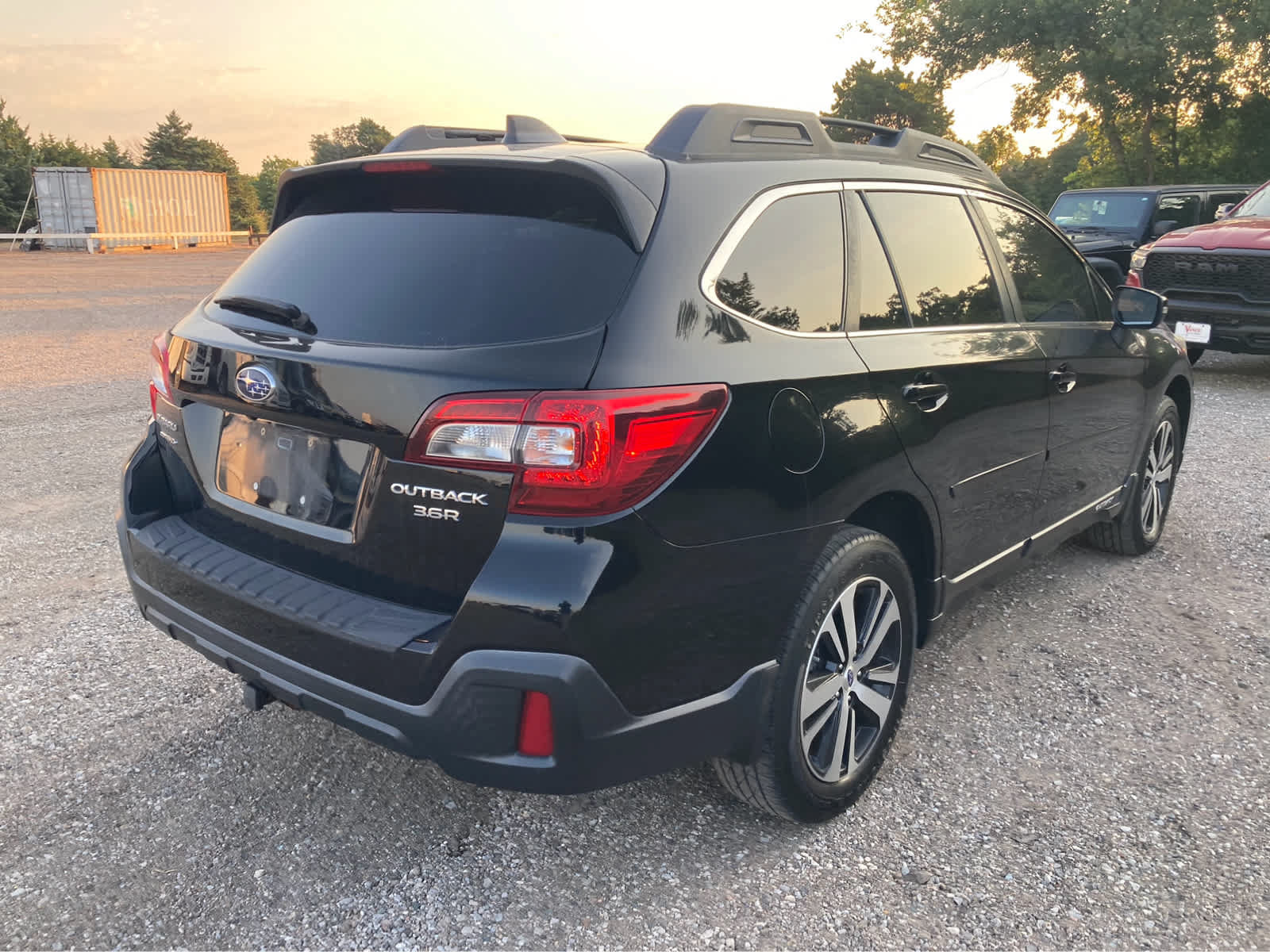 Used 2018 Subaru Outback 3.6R Limited w/ Popular Package #2 AWD/4WD image 7