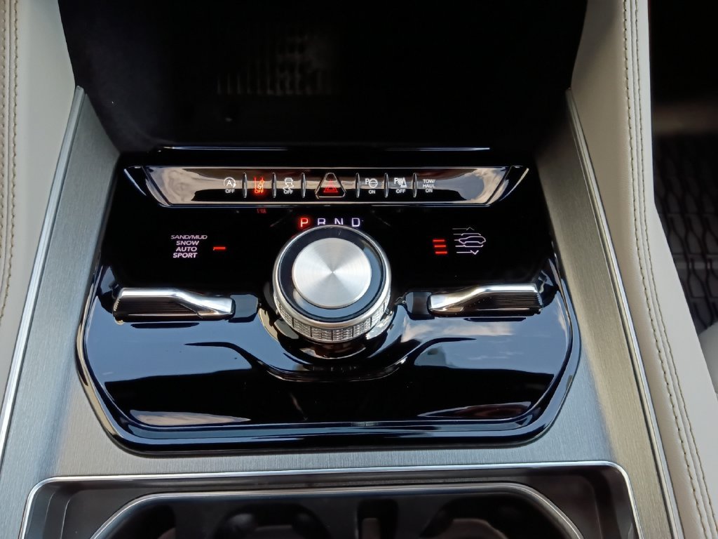 New 2026 Jeep Grand Wagoneer L Limited AWD/4WD image 10