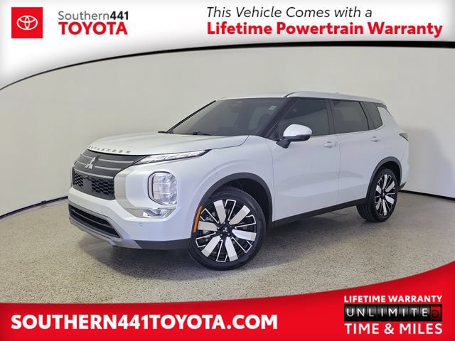Used 2026 Mitsubishi Outlander SE FWD image 1