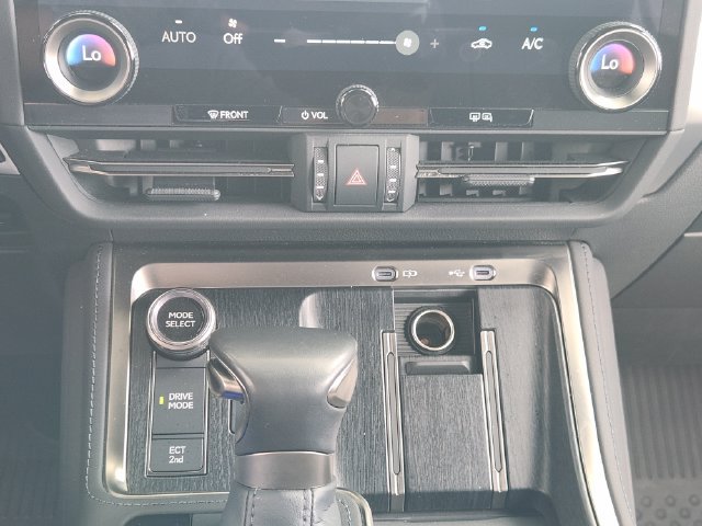 Used 2024 Lexus GX 550 w/ Accessory Package (Z1) AWD/4WD image 17