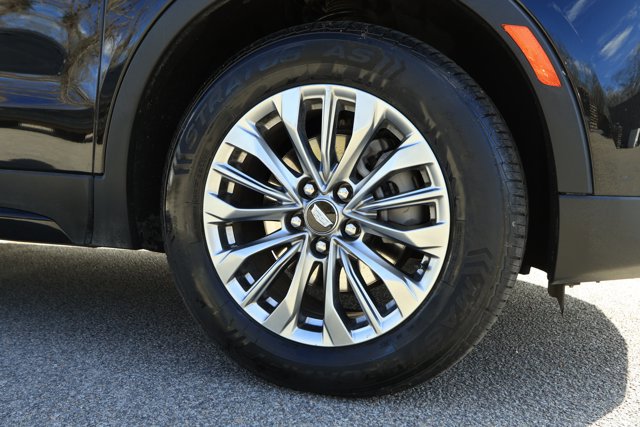 Used 2024 Cadillac XT4 Premium Luxury image 5