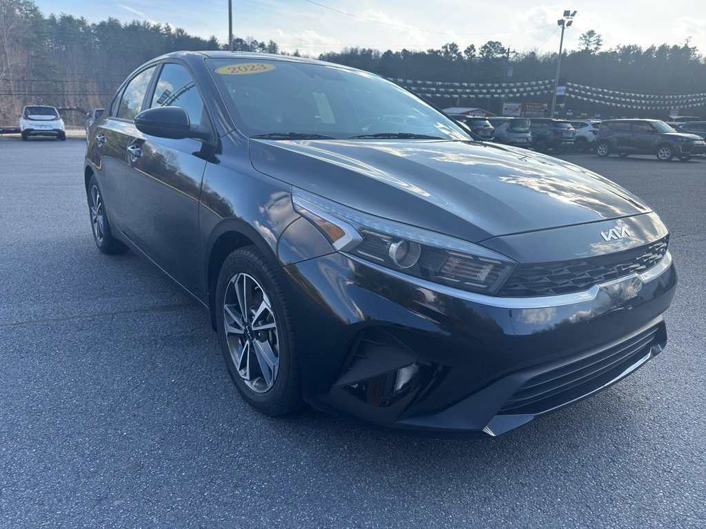 Used 2023 Kia Forte LXS image 3