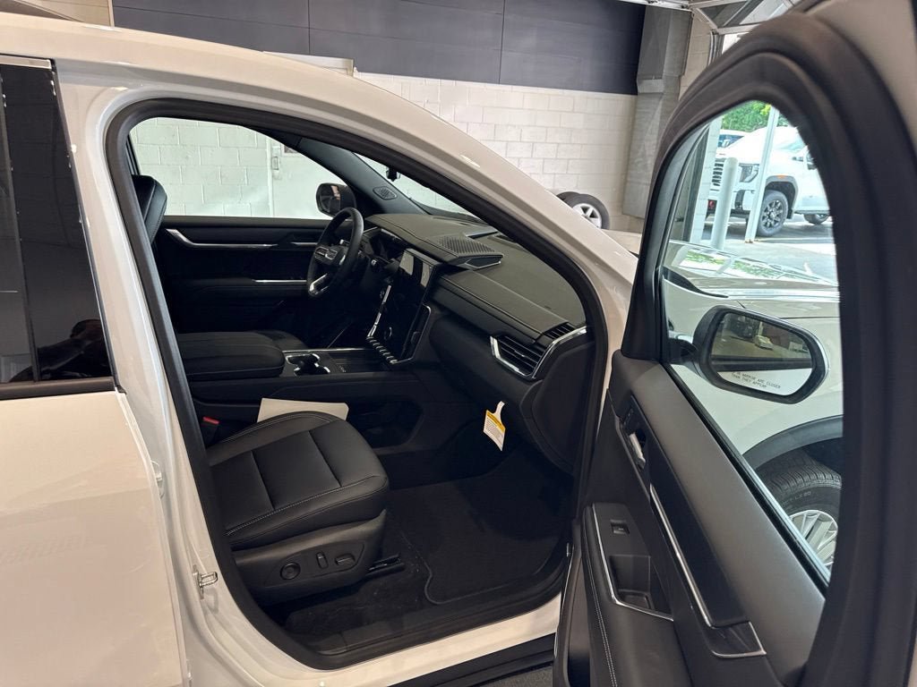 New 2026 GMC Acadia Elevation w/ Elevation Premium Package AWD/4WD image 12