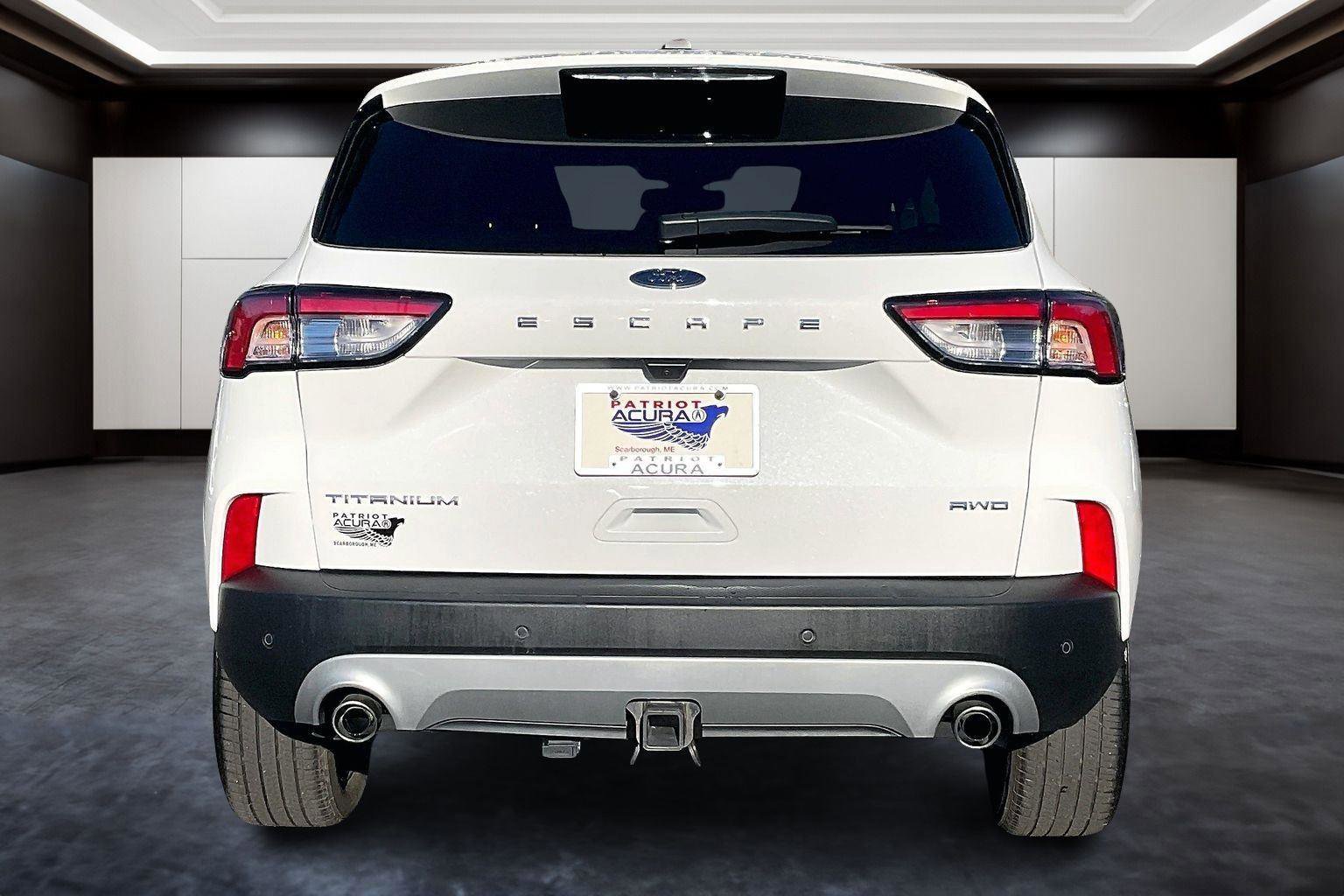 Used 2022 Ford Escape Titanium w/ Class II Trailer Tow Package image 4