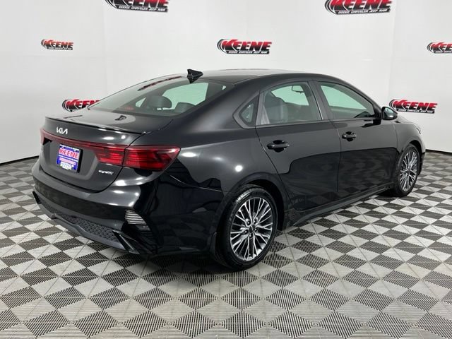 Used 2022 Kia Forte GT-Line w/ GT-Line Premium Package FWD image 3