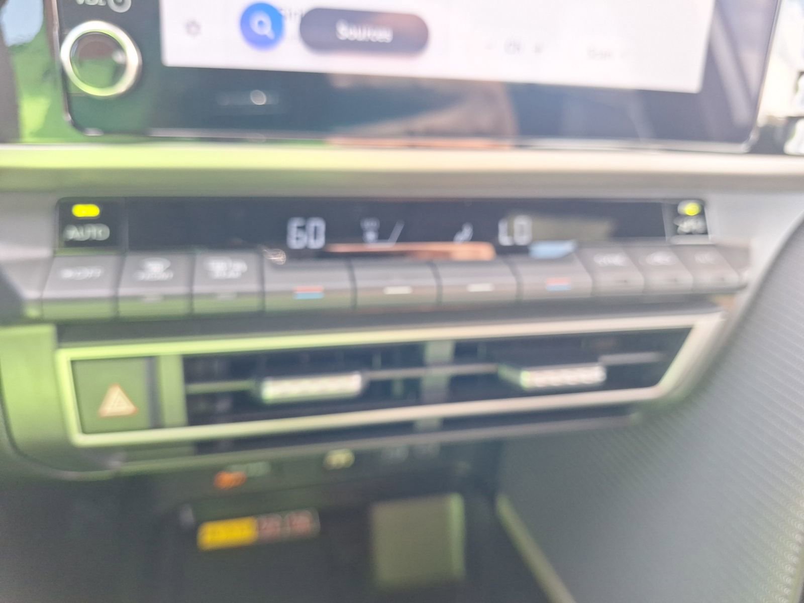 Used 2025 Toyota Camry SE w/ Convenience Package image 26