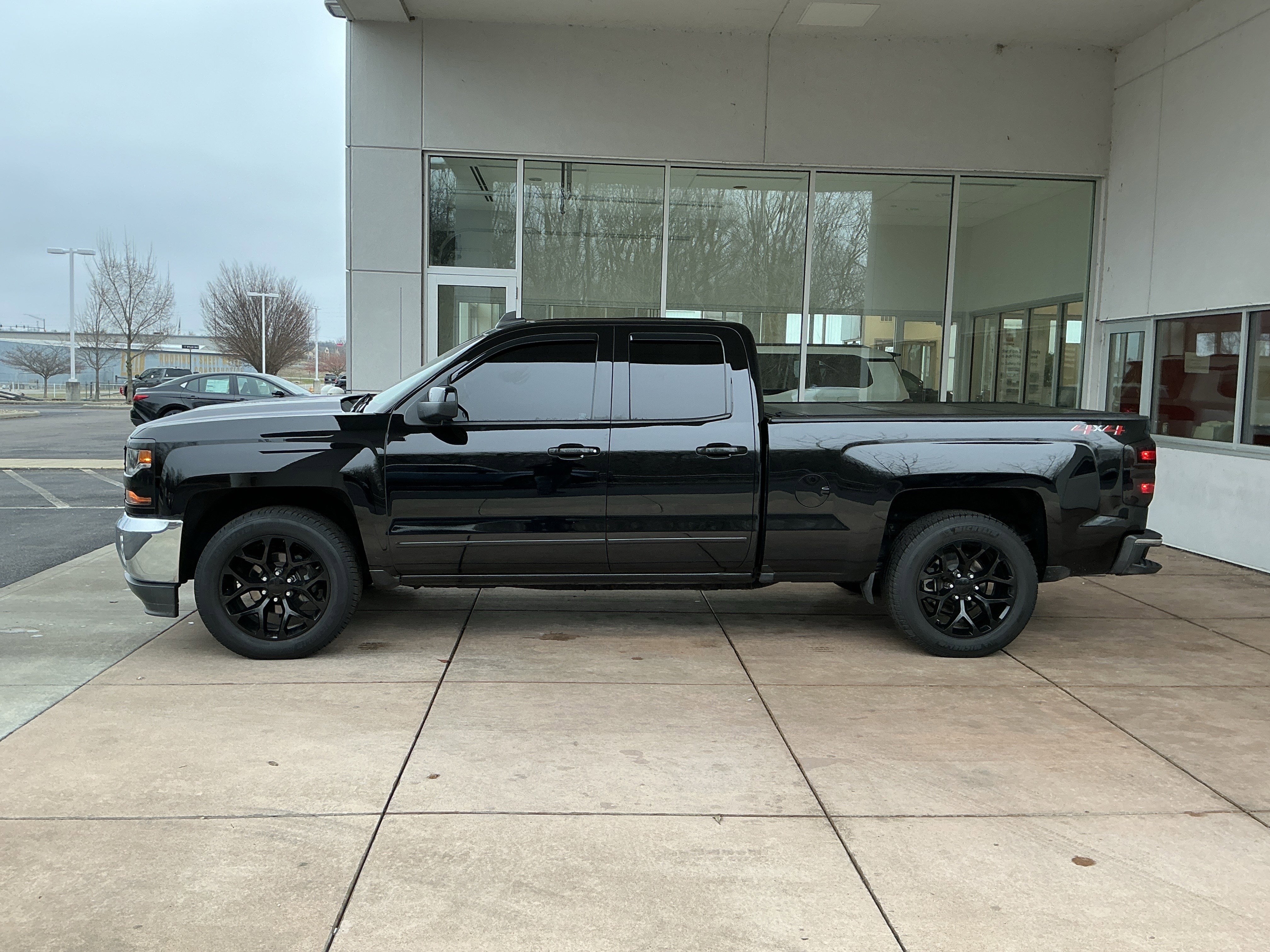Used 2018 Chevrolet Silverado 1500 LT w/ All Star Edition image 19