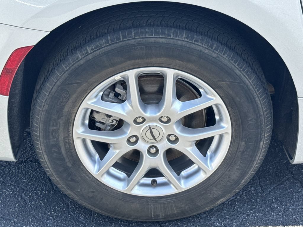 Used 2024 Chrysler Pacifica Touring-L FWD image 16