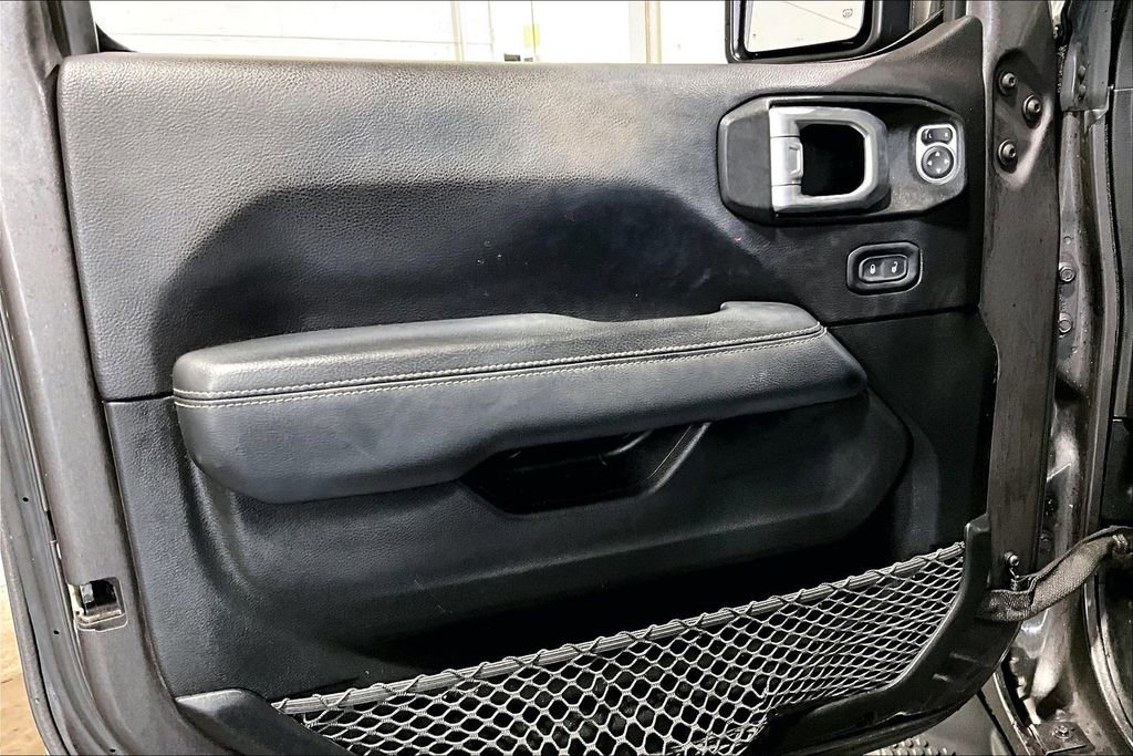 Used 2019 Jeep Wrangler Unlimited Sahara image 14