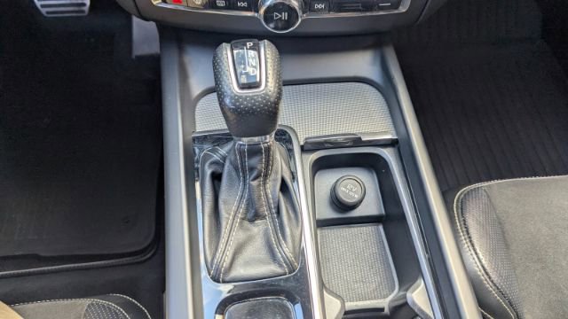 Used 2018 Volvo XC60 T6 R-Design w/ Convenience Package image 36