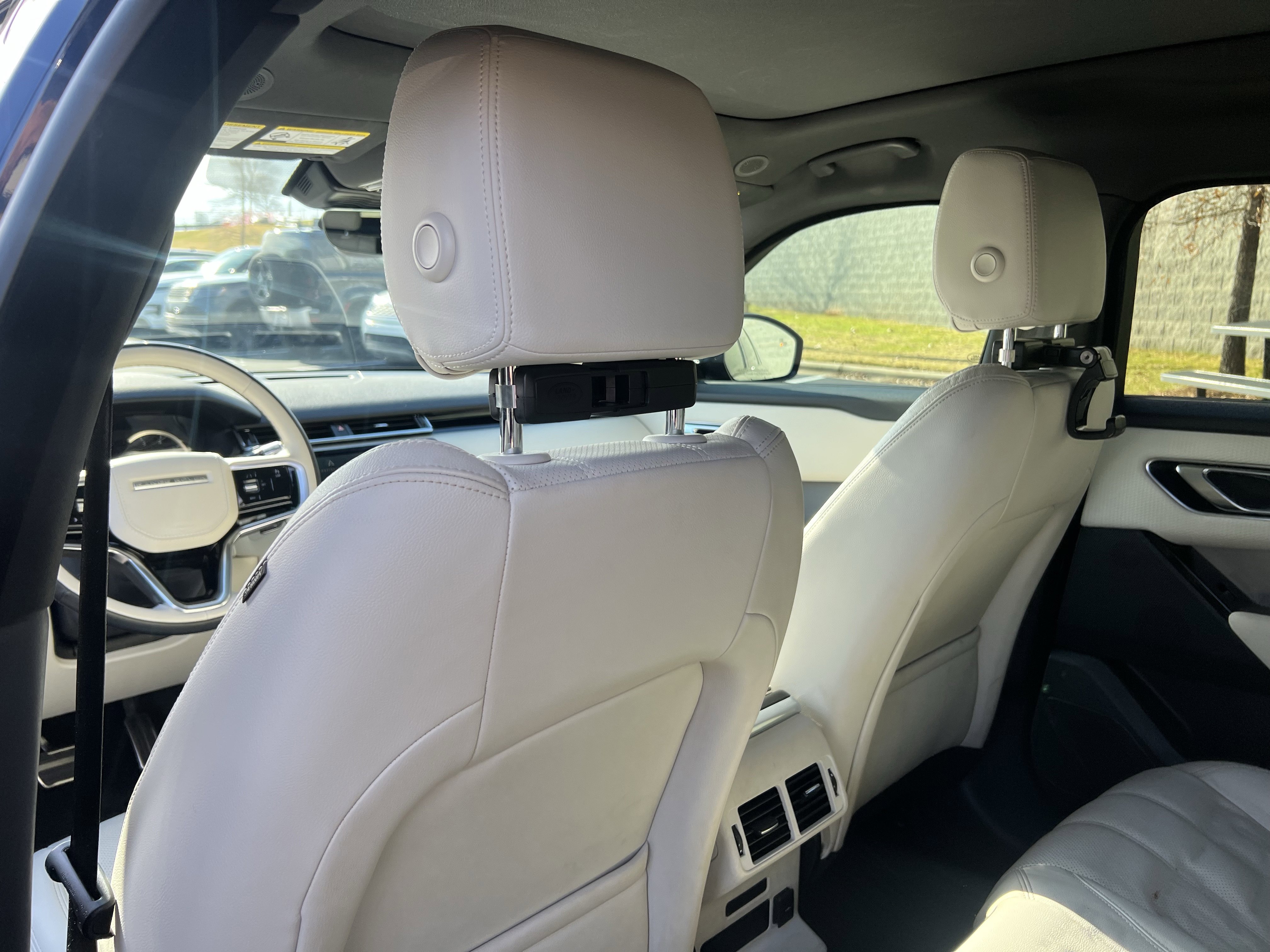 Certified 2022 Land Rover Range Rover Velar R-Dynamic S image 33