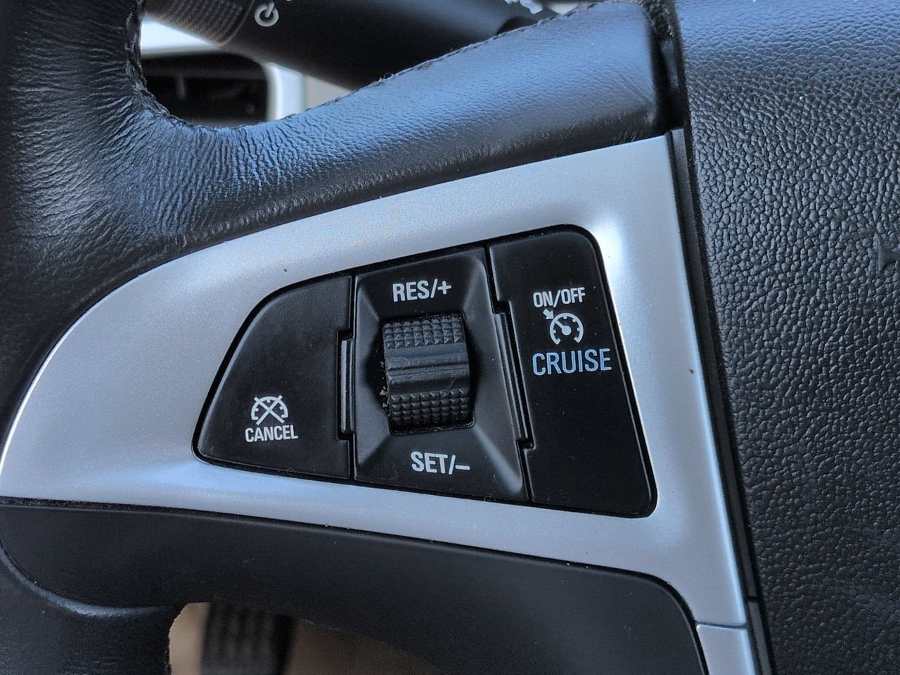 Used 2012 Chevrolet Equinox LT w/ Driver Convenience Package FWD image 24