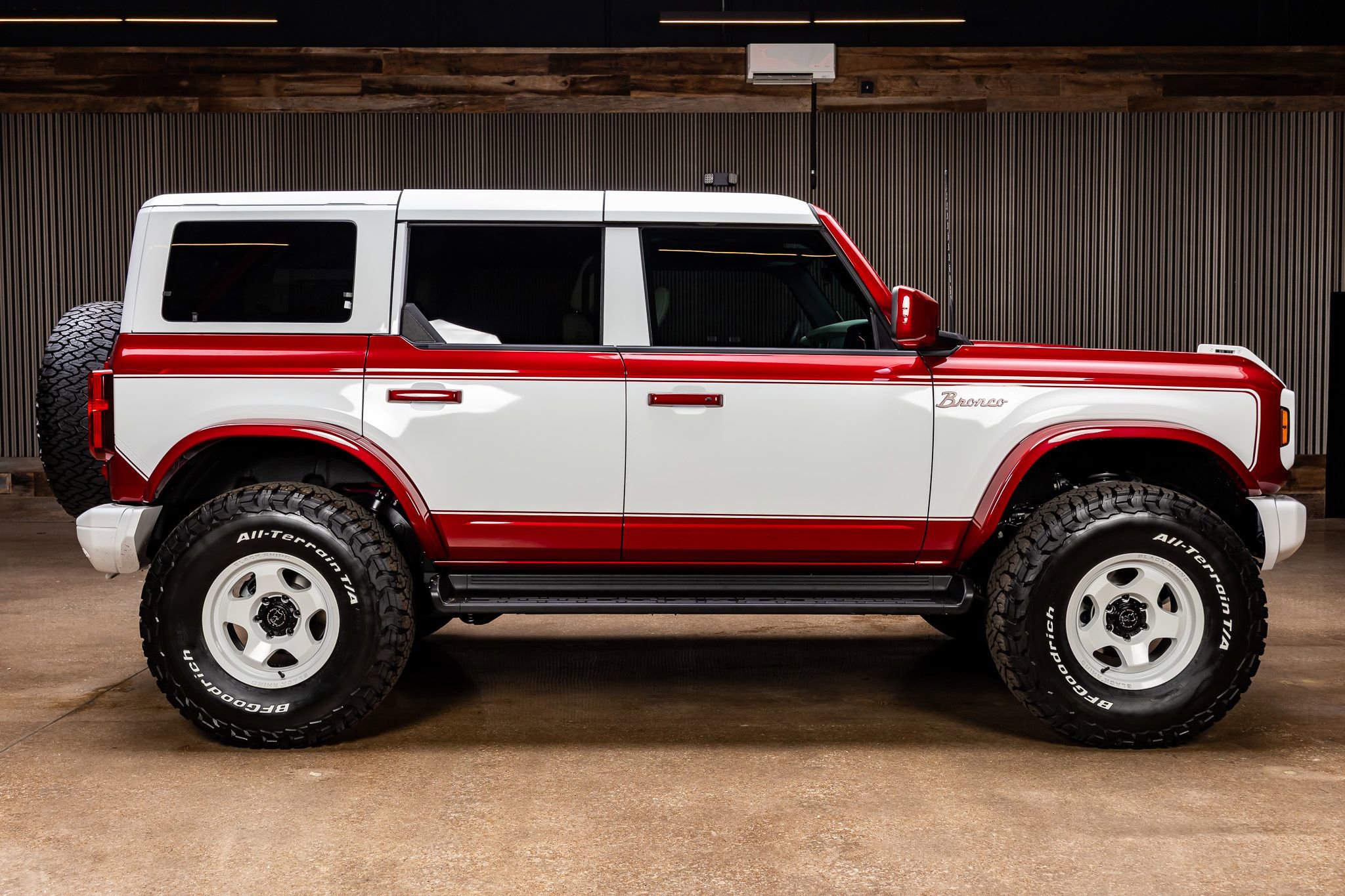 Used 2025 Ford Bronco Heritage Edition AWD/4WD image 11