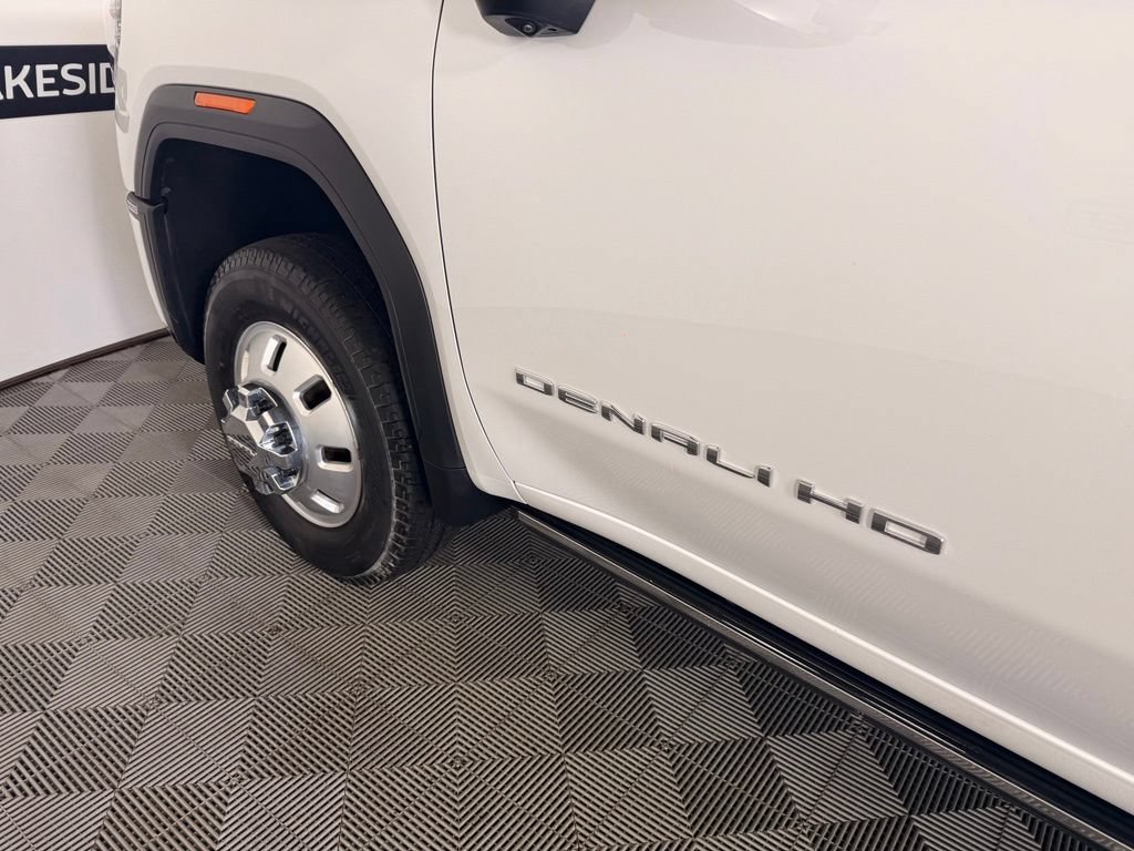 Used 2024 GMC Sierra 3500 Denali Ultimate AWD/4WD image 11