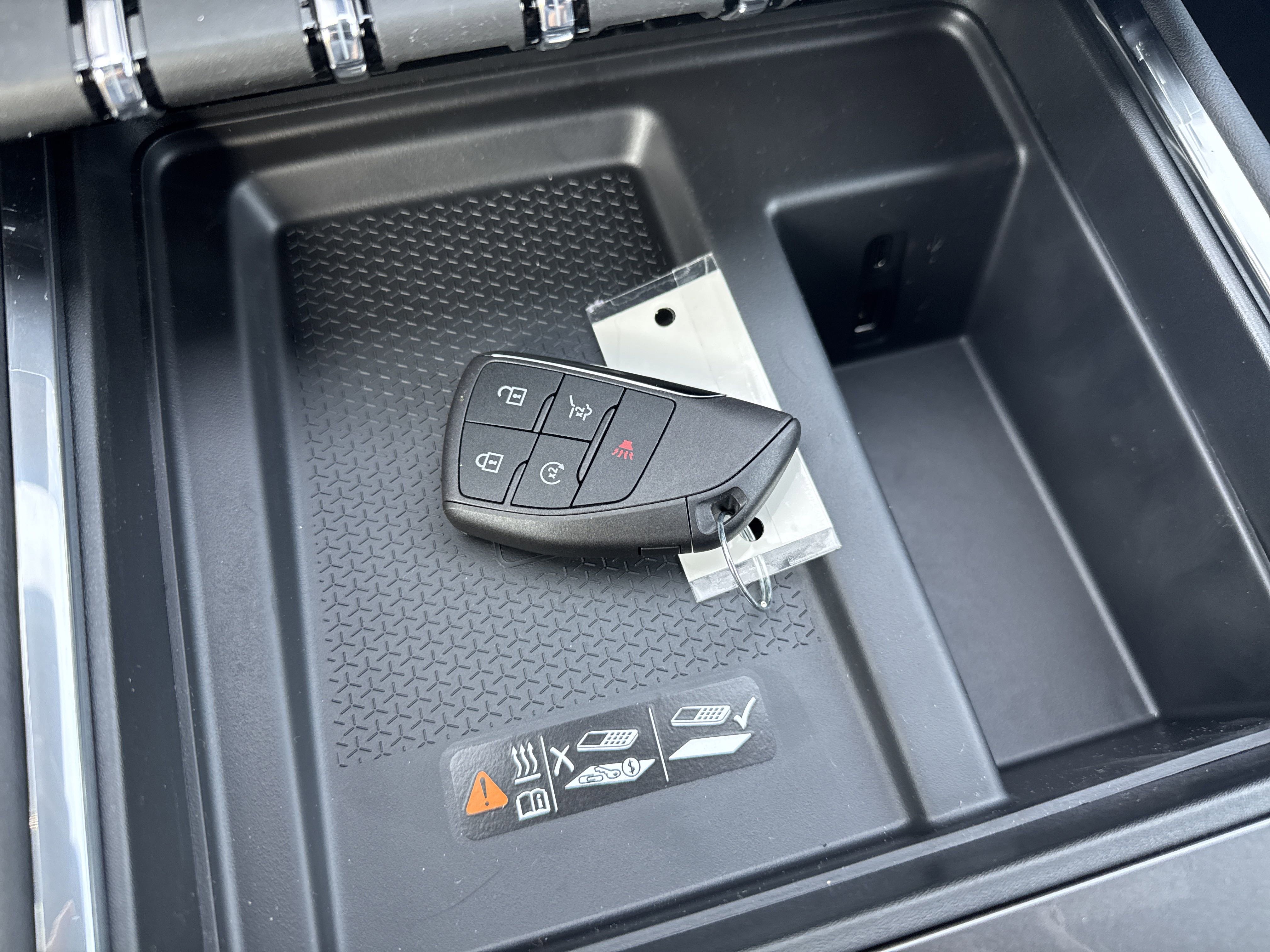 New 2025 GMC Acadia Elevation image 30