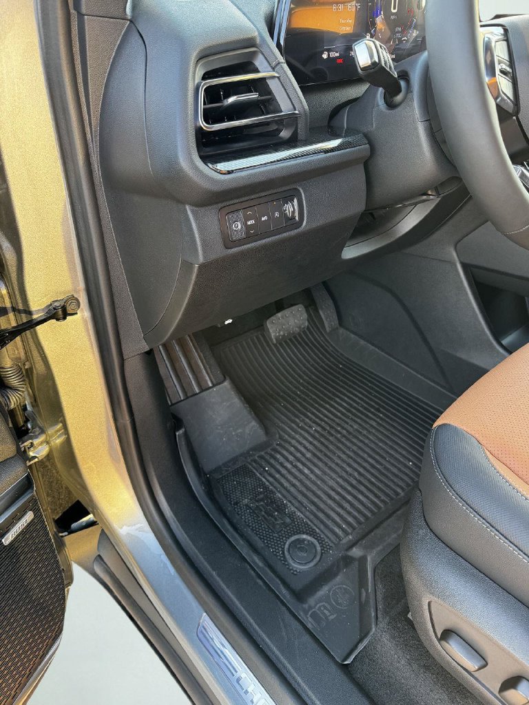New 2027 Chevrolet Traverse Z71 w/ Enhanced Driving Package AWD/4WD image 30