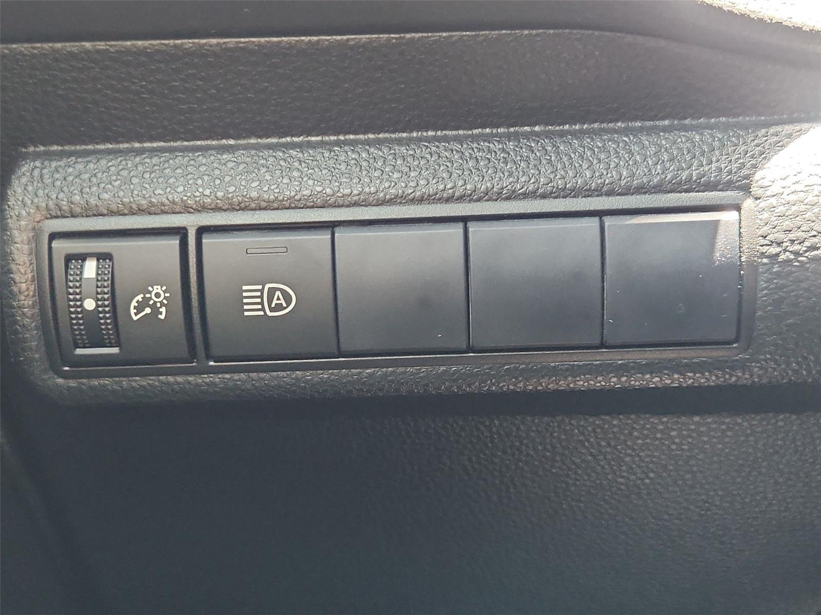 Used 2020 Toyota Corolla LE FWD image 16