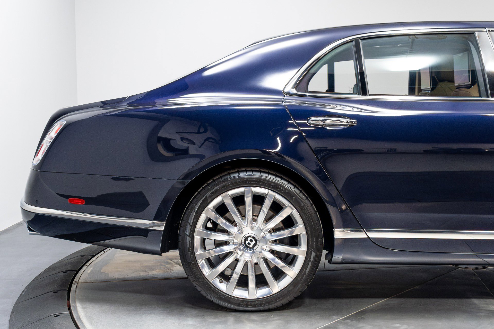Used 2017 Bentley Mulsanne image 19