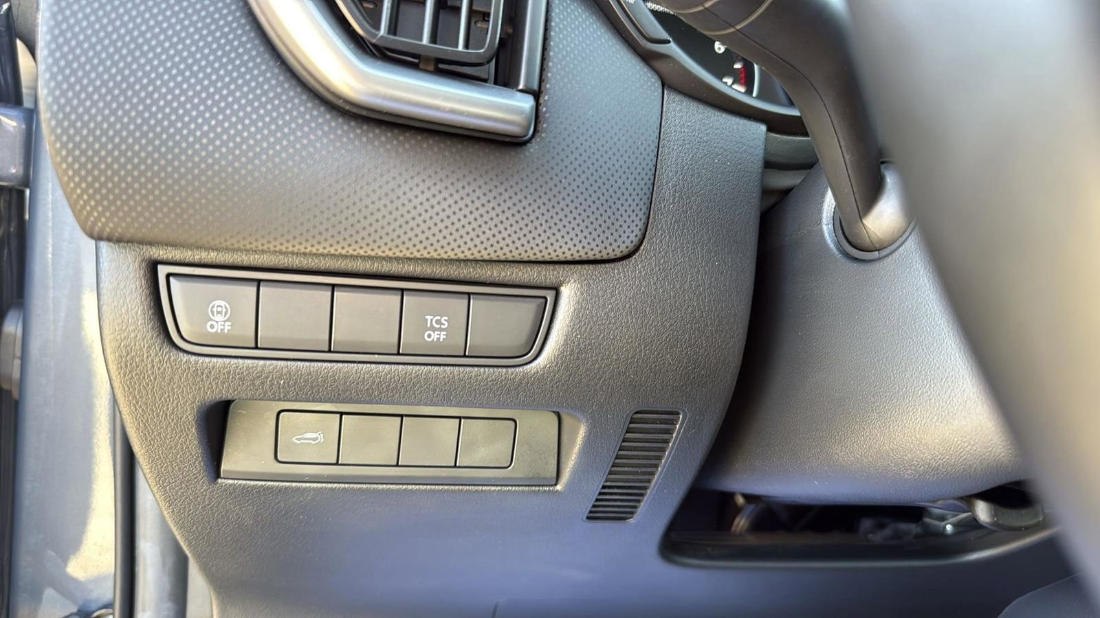 Used 2024 MAZDA CX-50 AWD 2.5 S w/ Premium Package image 18