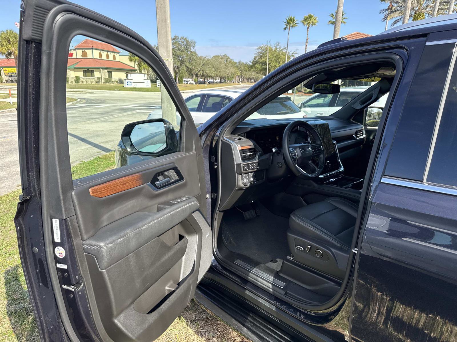 Used 2025 GMC Yukon Denali image 19