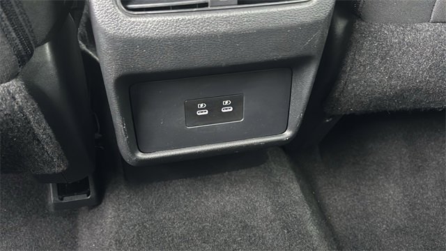 Used 2024 Nissan Rogue SV image 10