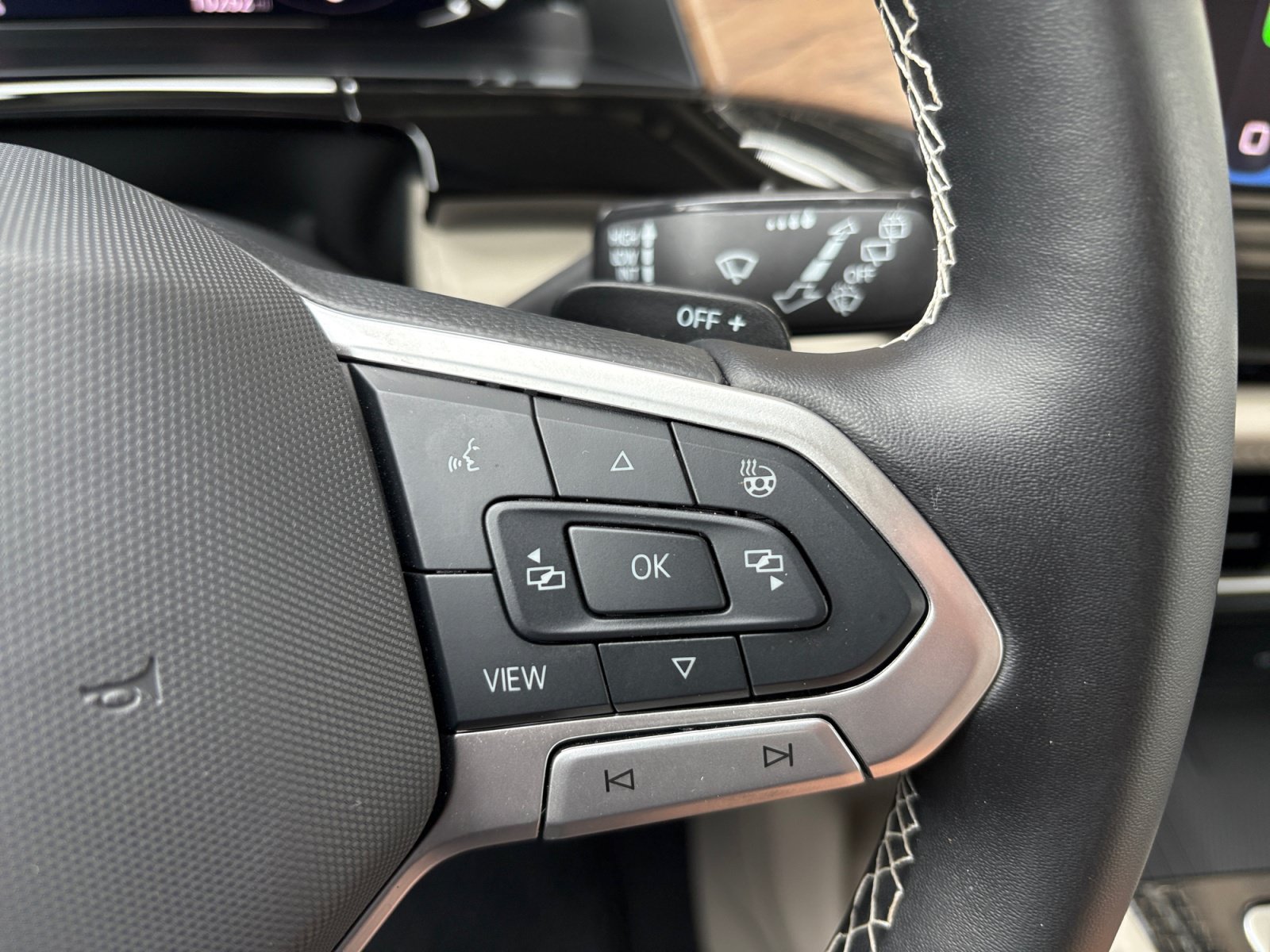 Certified 2025 Volkswagen Atlas SE FWD image 22