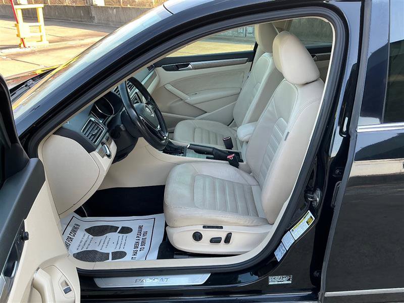 Used 2016 Volkswagen Passat 1.8T w/ Lighting Package image 28