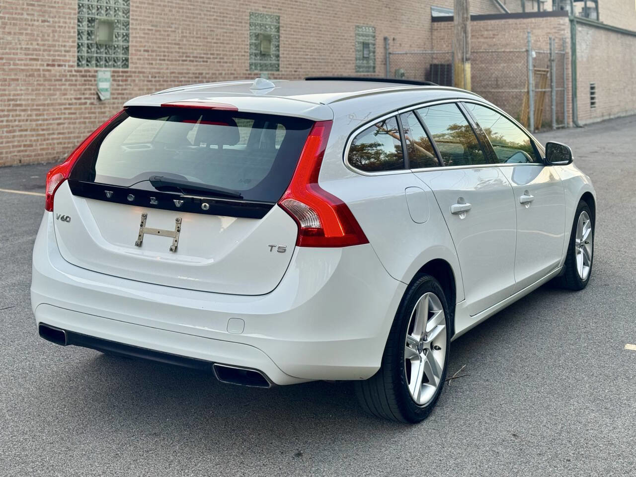 Used 2015 Volvo V60 T5 Premier image 5