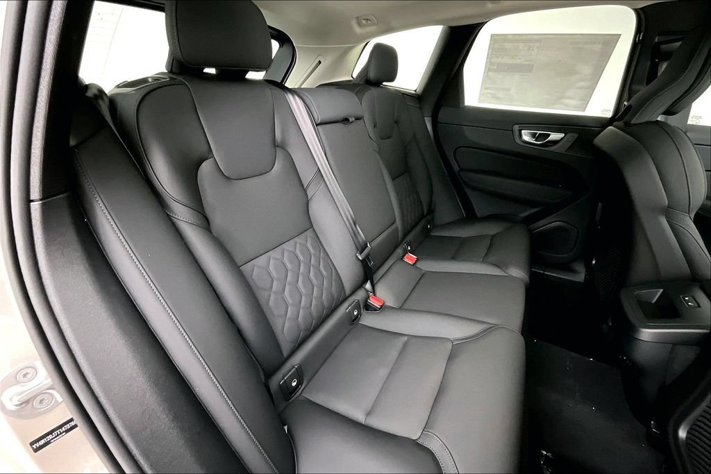 New 2026 Volvo XC60 B5 Core w/ Climate Package AWD/4WD image 8