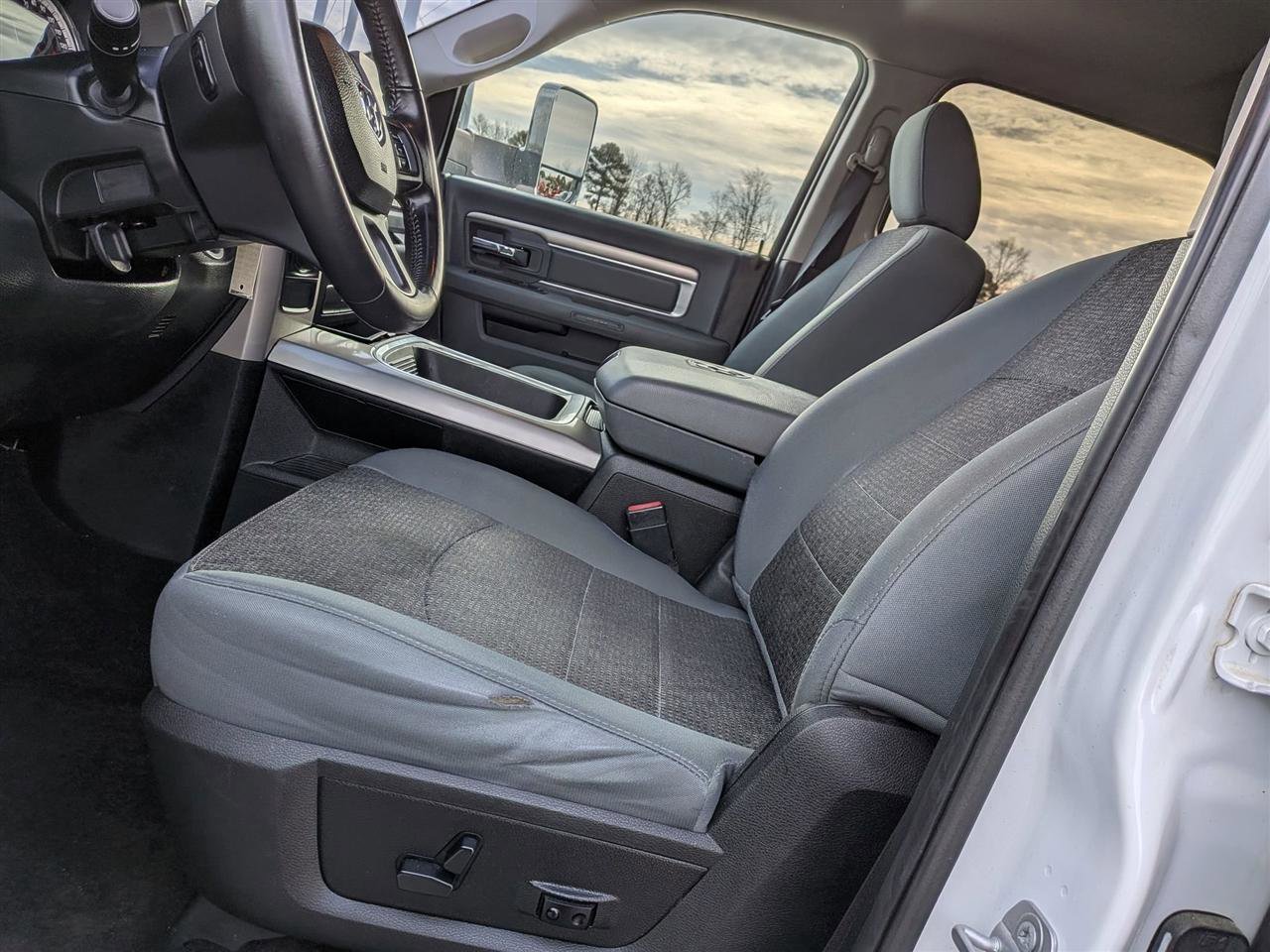 Used 2018 RAM 1500 SLT image 14