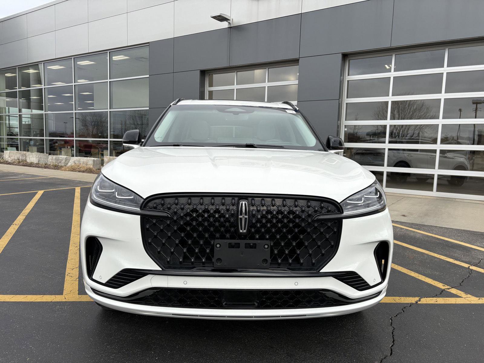 Used 2025 Lincoln Aviator Reserve w/ Equipment Group 201A image 2