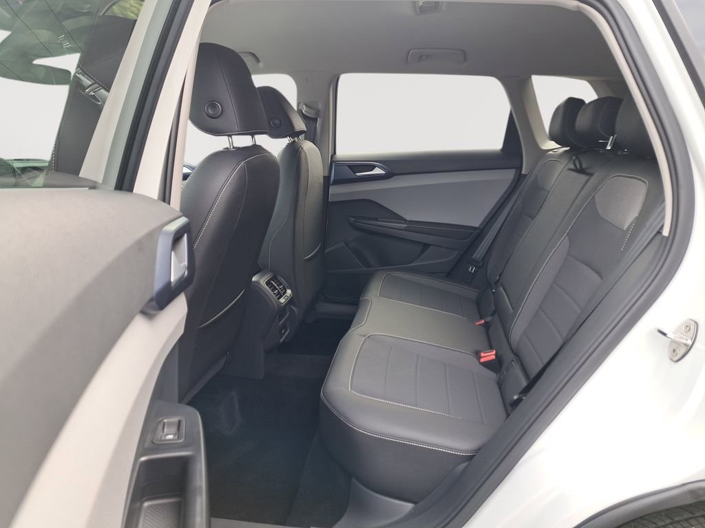 Used 2024 Volkswagen Taos SE image 14