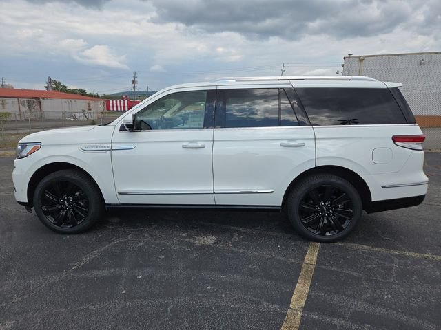 Used 2023 Lincoln Navigator Reserve w/ Monochromatic Package RWD image 5