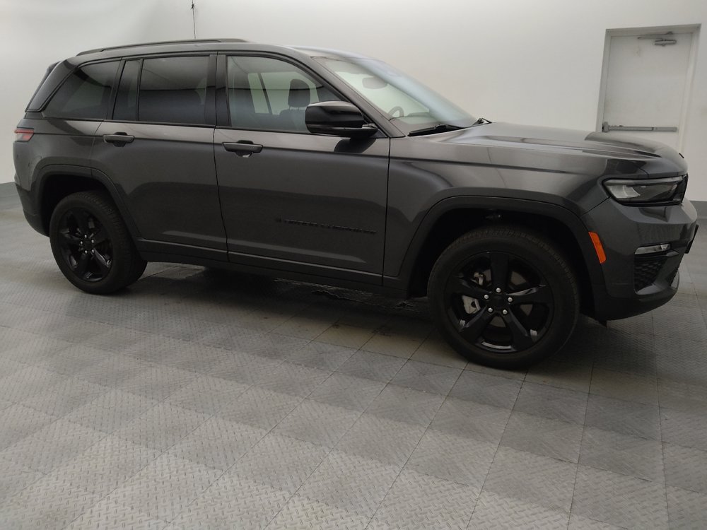 Used 2023 Jeep Grand Cherokee Limited w/ Black Appearance Package RWD image 11