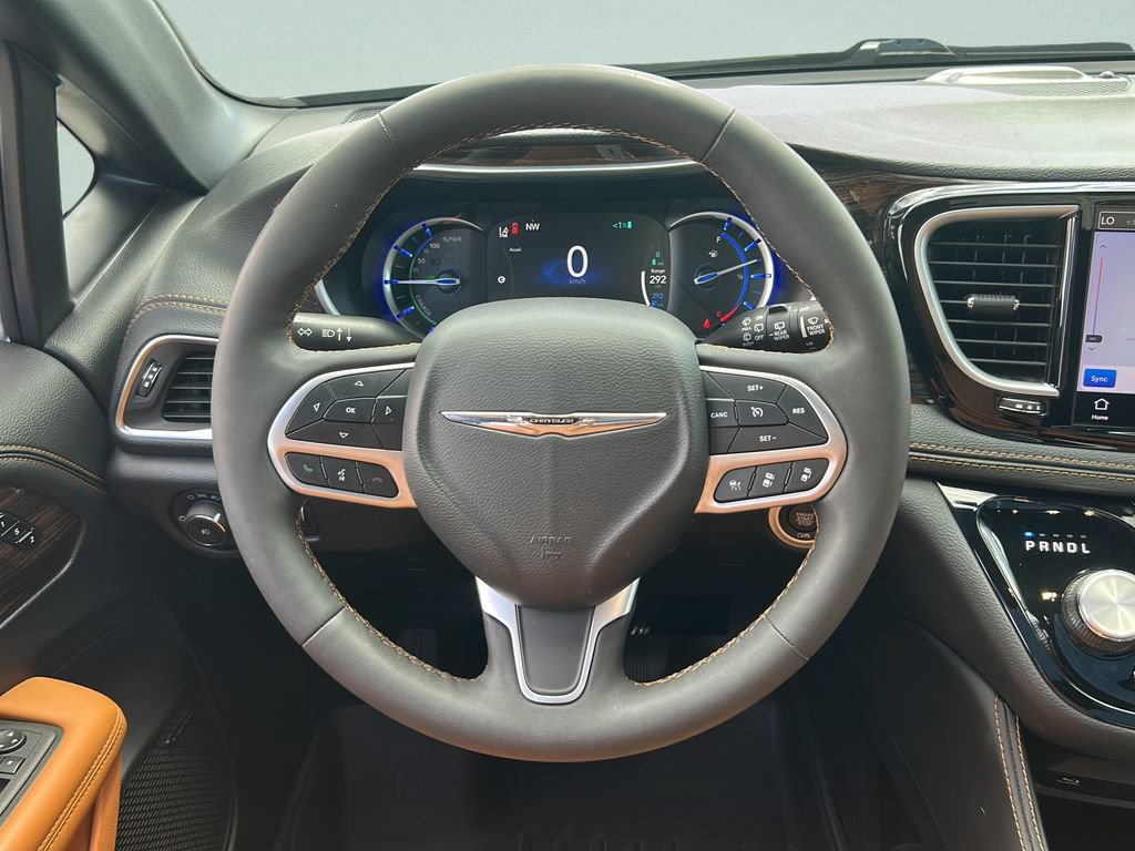 Used 2023 Chrysler Pacifica Pinnacle FWD image 13