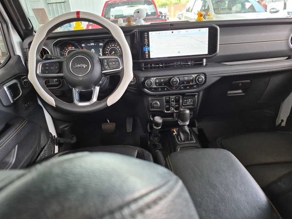 Used 2024 Jeep Wrangler Unlimited Sahara w/ Technology Group AWD/4WD image 15