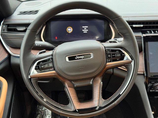 New 2025 Jeep Grand Cherokee Summit image 4