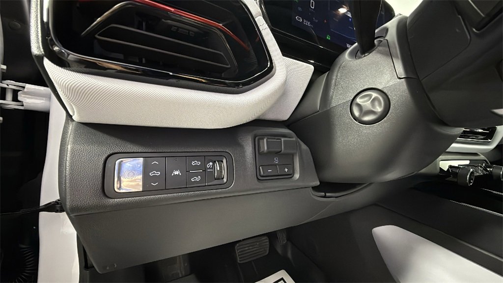 Used 2025 Chevrolet Silverado EV RST image 19