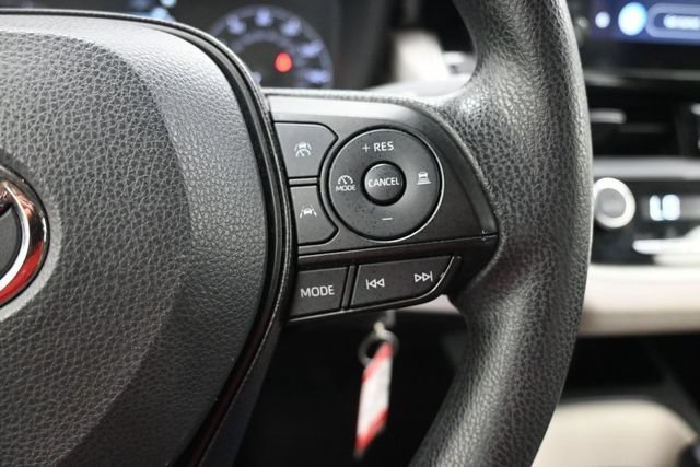 Used 2025 Toyota Corolla LE FWD image 11