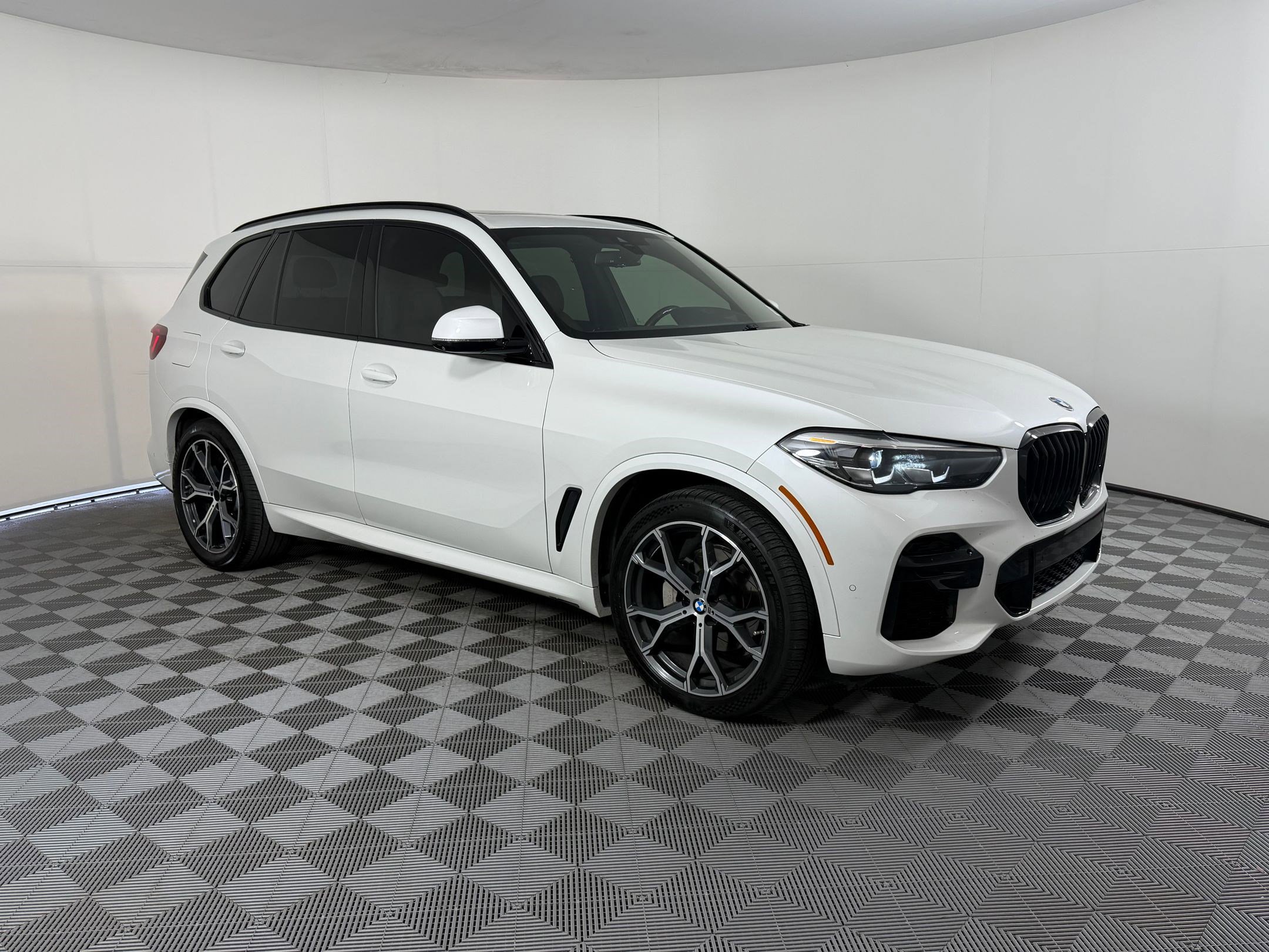 Used 2022 BMW X5 sDrive40i w/ M Sport Package image 7